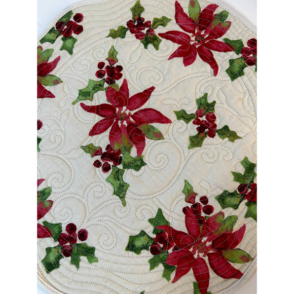 St Nicholas Square Round Scalloped Reversible Holly Berry & Plaid 15" Placemats - Picture 4 of 7